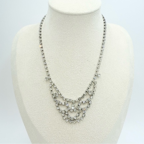 Vintage Clear Crystal Floral Shaped Bib Necklace Clip on Earrings Sets - Picture 4 of 12